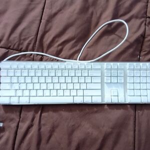 Apple White Full-Size USB Wired Keyboard with Numpad